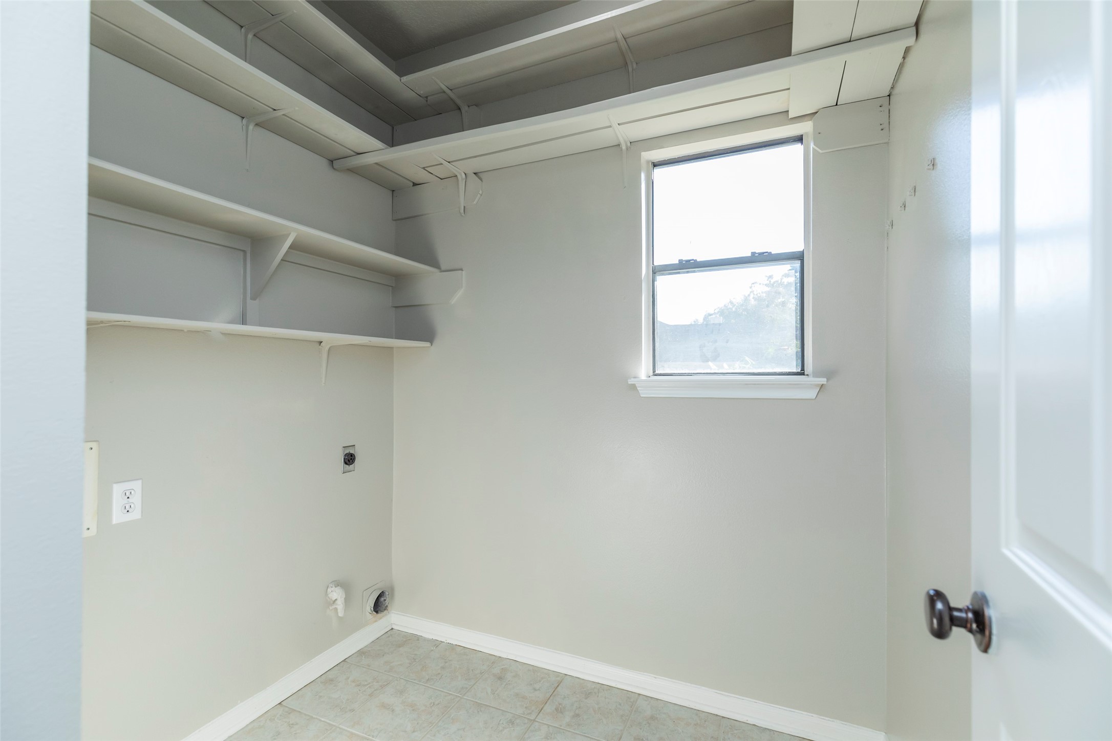 13110 Mills River Street Houston, TX 77070 - Photo 20 of 39 a view of a room that has a window