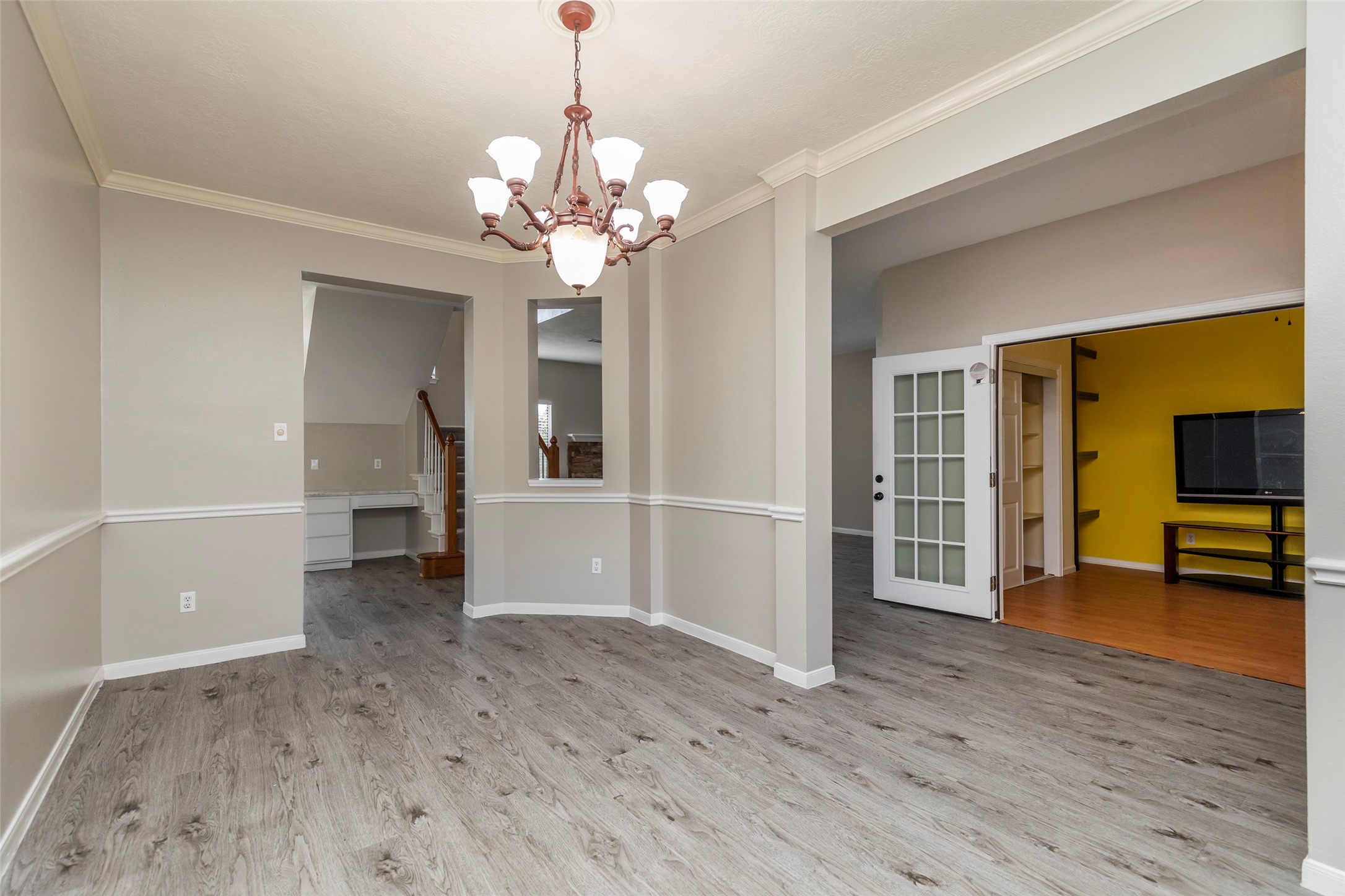 13110 Mills River Street Houston, TX 77070 - Photo 5 of 39 a view of a livingroom with a dishwasher & cabinets