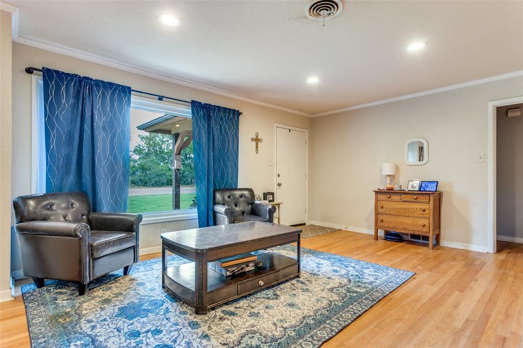 3928 Menzer Road Fort Worth, TX 76103 - Photo 5 of 25