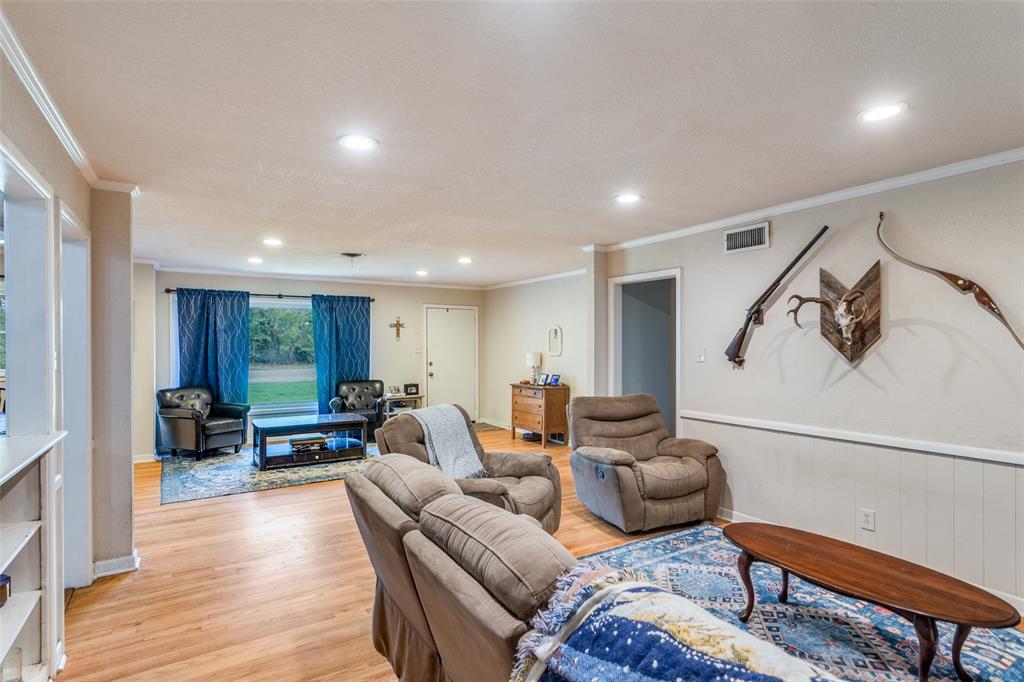 3928 Menzer Road Fort Worth, TX 76103 - Photo 8 of 25