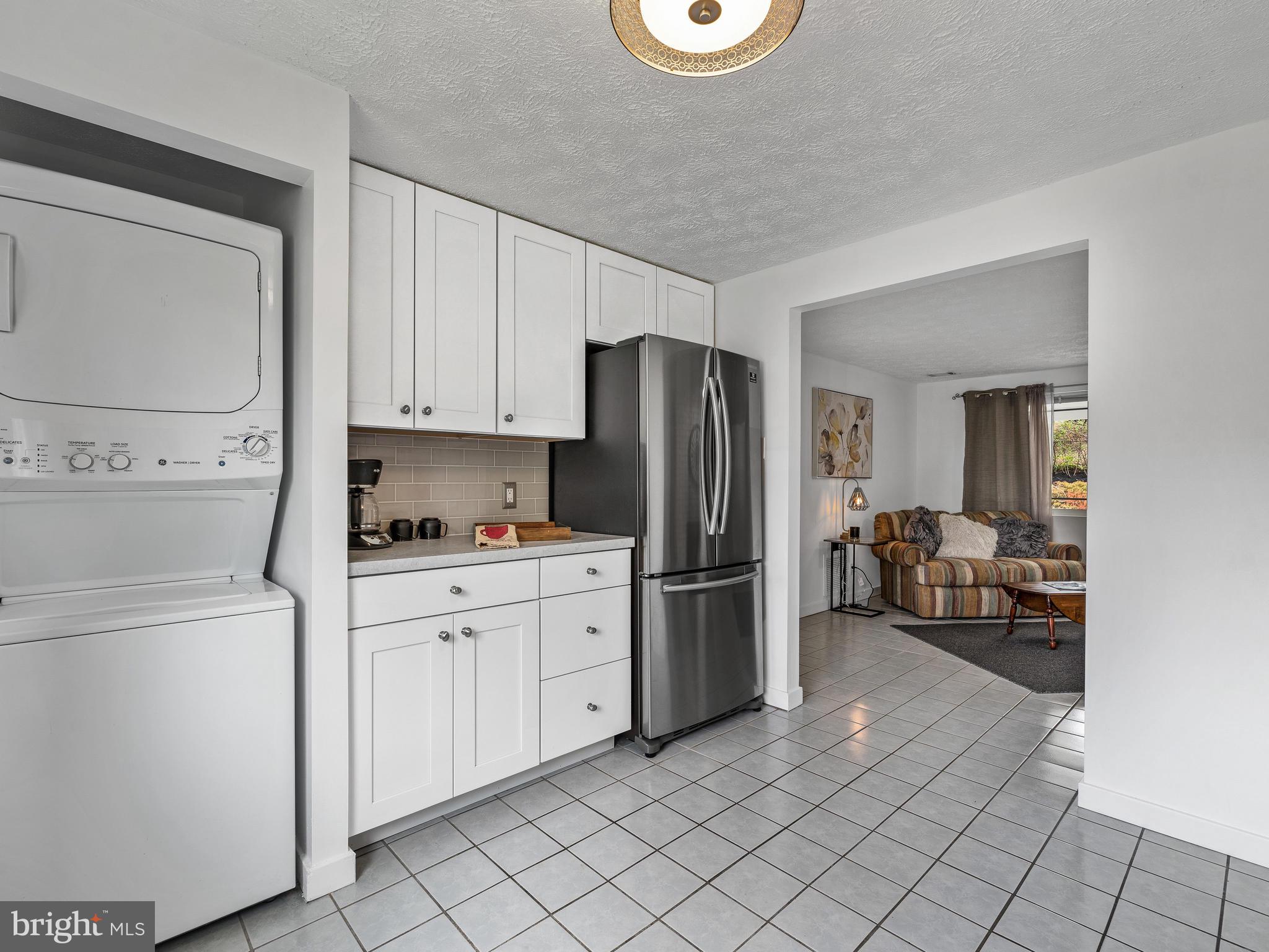 2409 Alma Road Baltimore, MD 21227 - Photo 11 of 28 Plenty of counter space thru-out kitchen