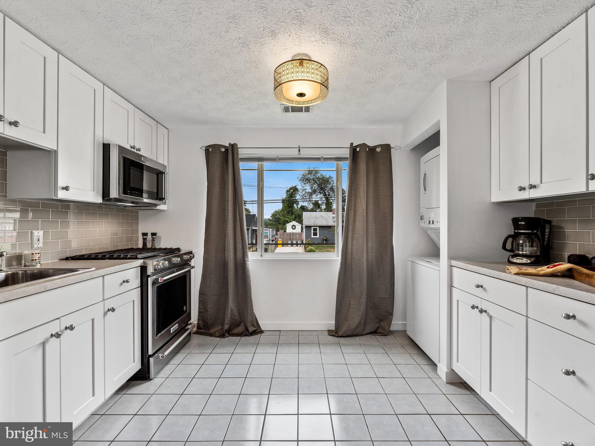 Eat in kitchen with plenty of space for table