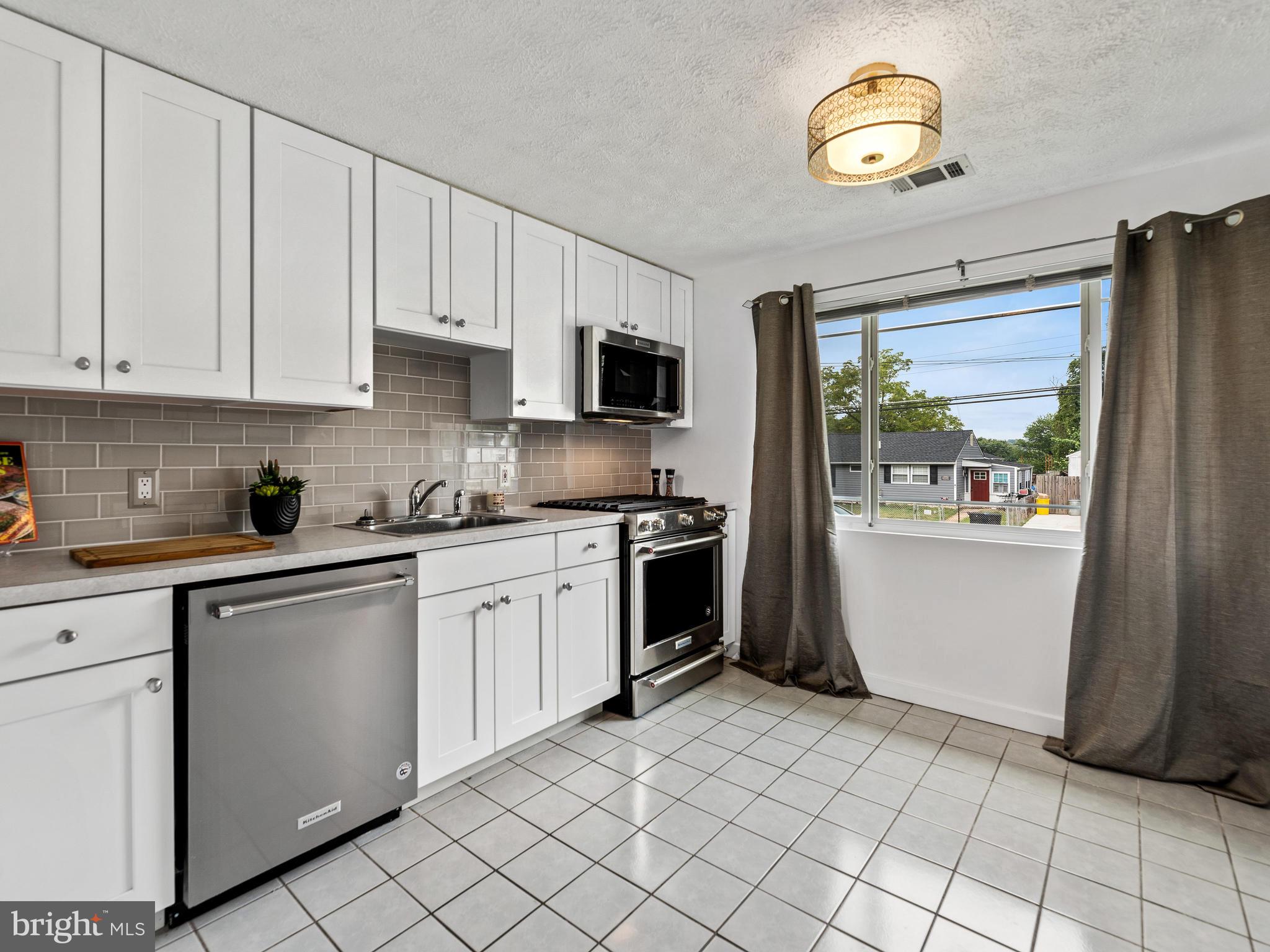 2409 Alma Road Baltimore, MD 21227 - Photo 9 of 28 High end stainless steel appliances
