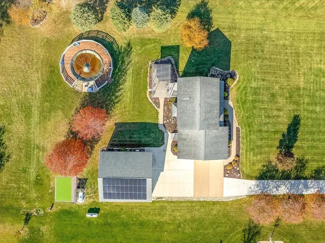 $489,000 | 3028 South Golf Road, Stockton, IL 61085