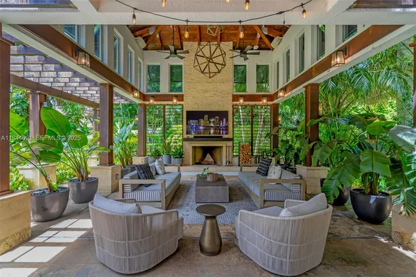 a car parked in front of a building