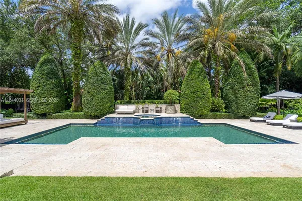 a view of a yard with palm trees