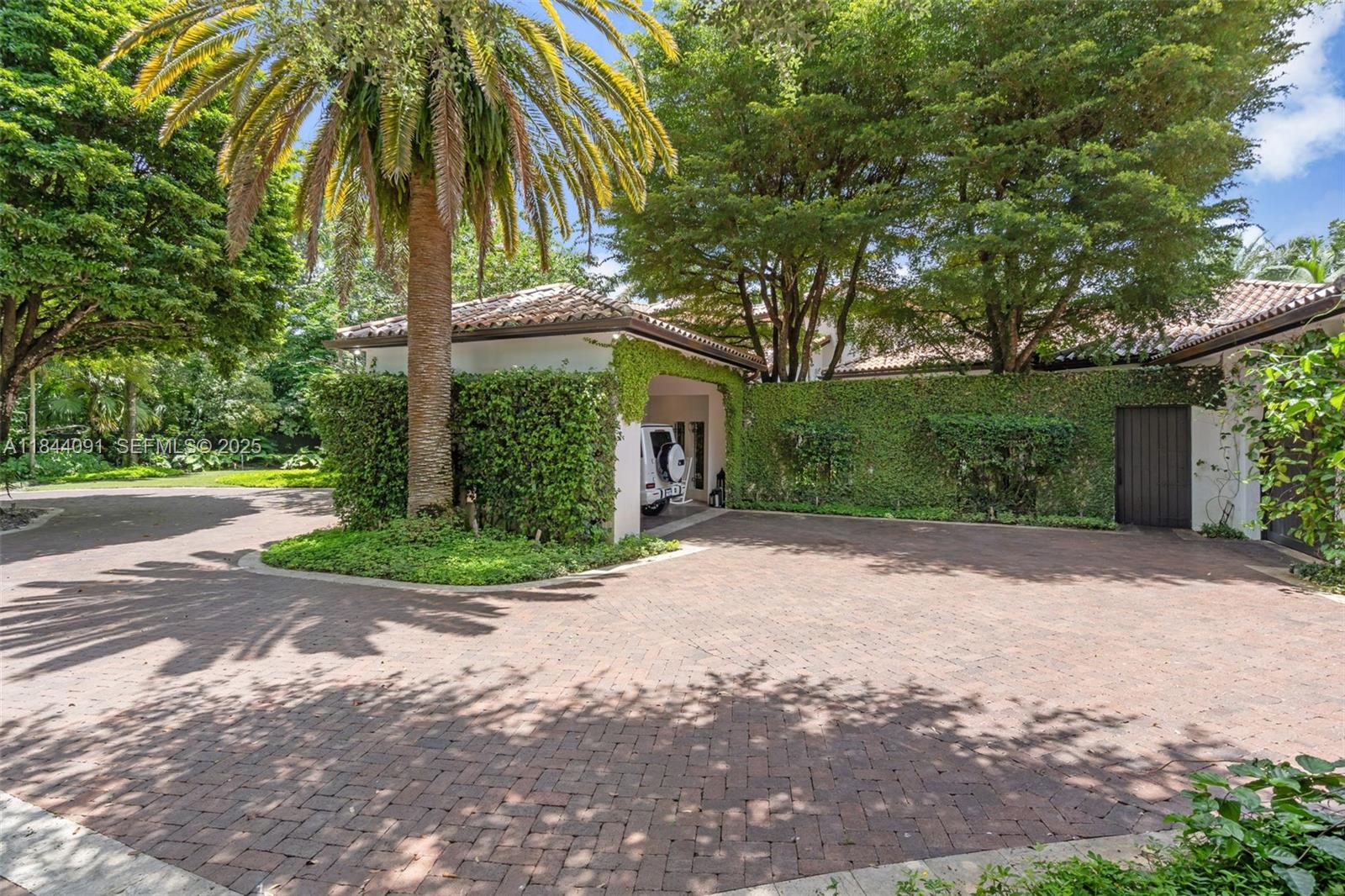 7320 Southwest 79th Court Miami, FL 33143 - Photo 23 of 89