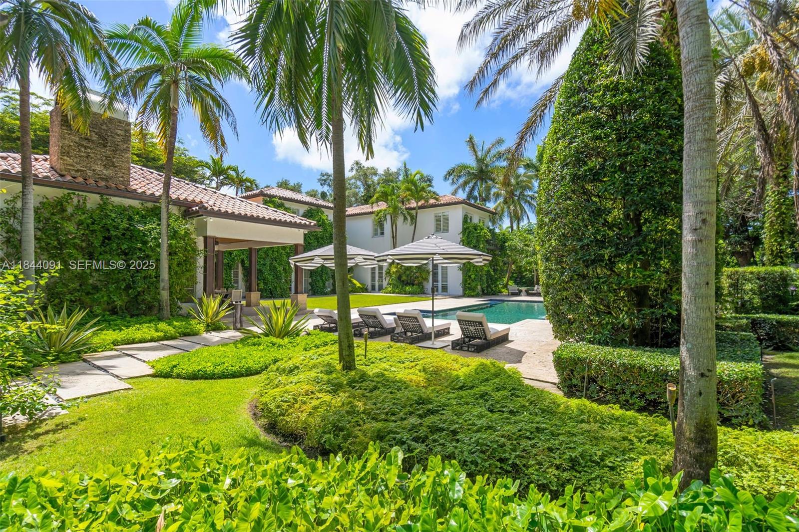 7320 Southwest 79th Court Miami, FL 33143 - Photo 6 of 89