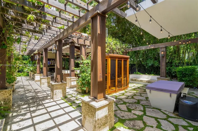 $5,600,000 | 7320 Southwest 79th Court, Miami, FL 33143