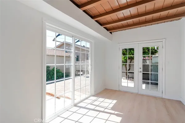 a view of empty room with windows and pillars