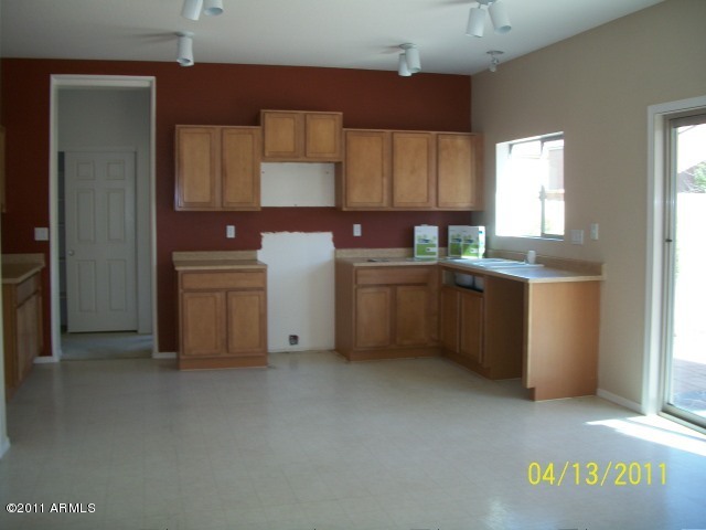 5437 West Apollo Road Laveen, AZ 85339 - Photo 4 of 10 KITCHEN