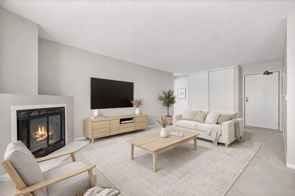 $164,900 | 7601 West 101st Street, Unit 215, Bloomington, MN 55438