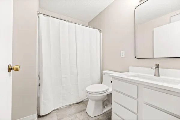 $164,900 | 7601 West 101st Street, Unit 215, Bloomington, MN 55438