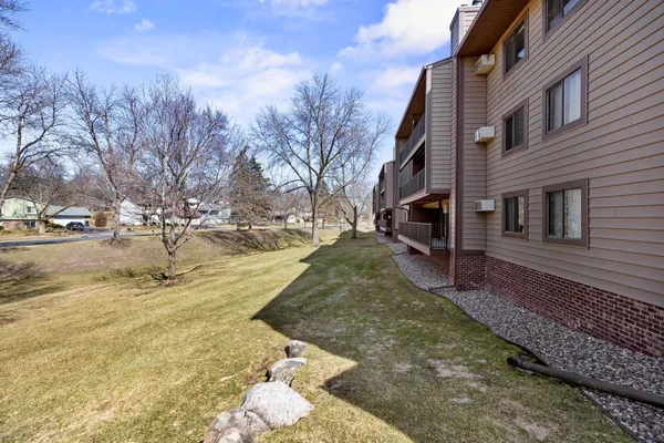 $164,900 | 7601 West 101st Street, Unit 215, Bloomington, MN 55438