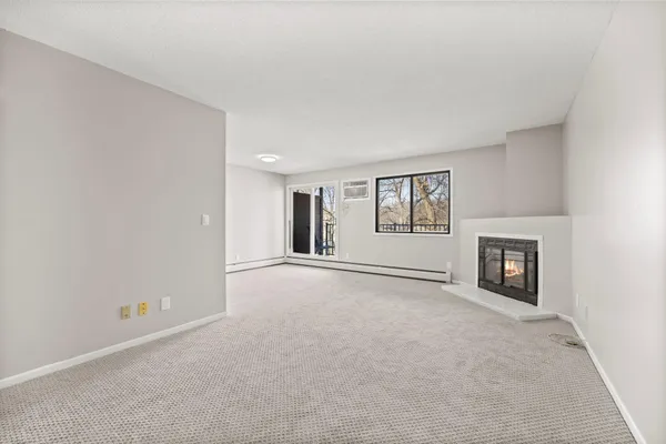 $164,900 | 7601 West 101st Street, Unit 215, Bloomington, MN 55438