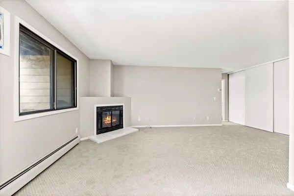 $164,900 | 7601 West 101st Street, Unit 215, Bloomington, MN 55438