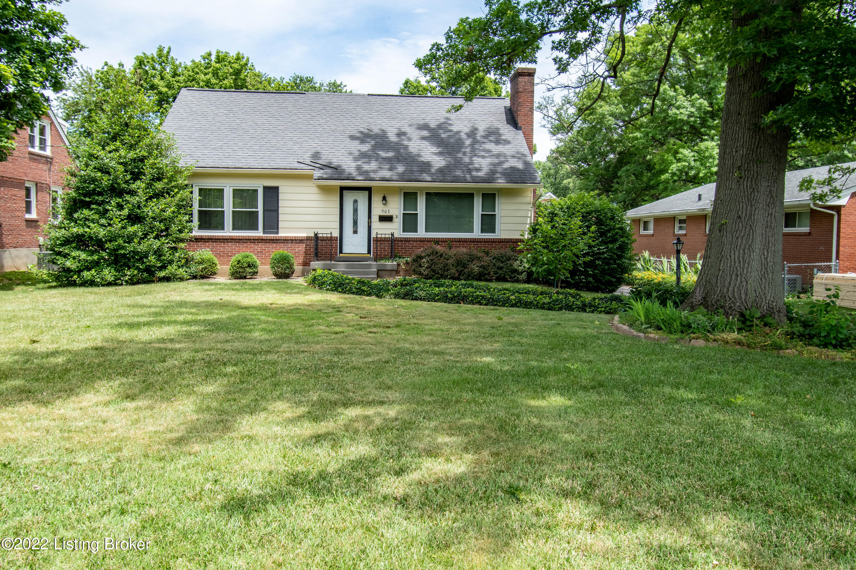 903 Perryman Road Louisville, KY 40207 - Photo 2 of 46 000_6984-HDR