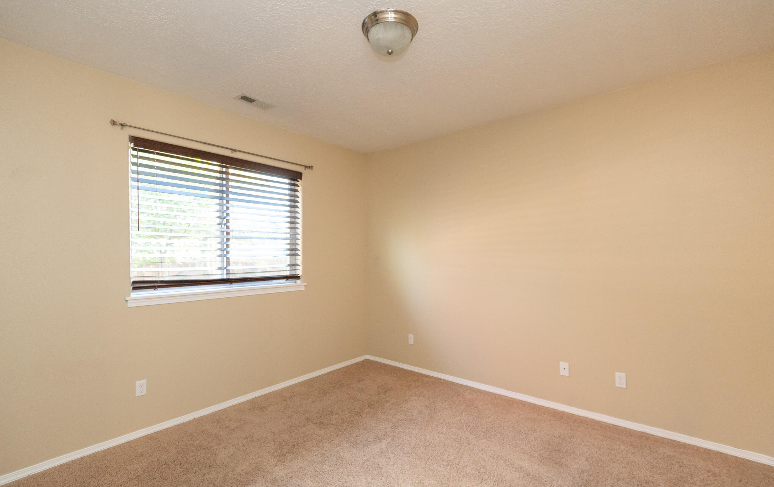667 Northeast Mason Road Bend, OR 97701 - Photo 9 of 22 667 NE Mason Rd (4)