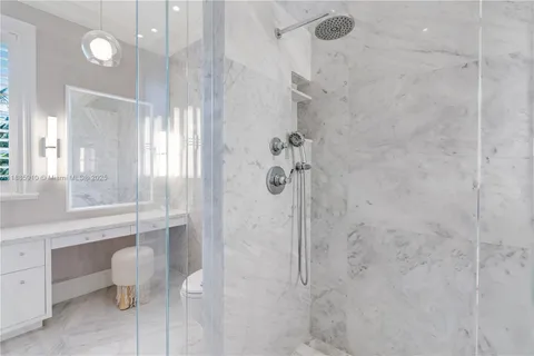 a bathroom with double vanity sinks and a mirror