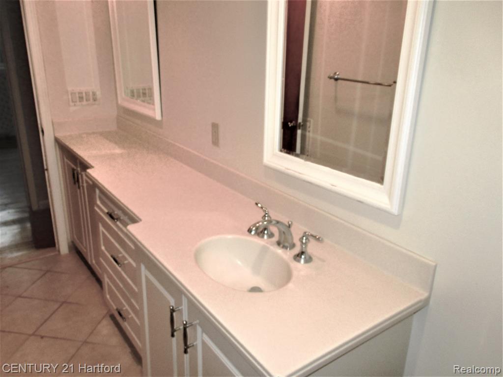 29069 Utley Road Farmington Hills, MI 48334 - Photo 14 of 27