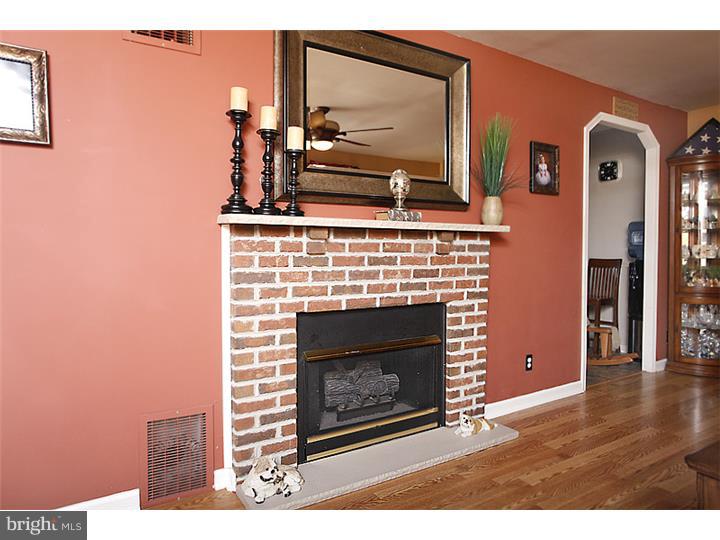 236 Guilford Road Fairless Hills, PA 19030 - Photo 5 of 23 Living Room