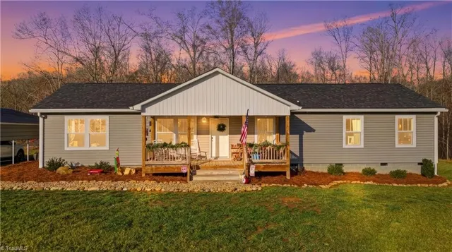 $700,000 | 1071 Pineknoll Drive, Yadkinville, NC 27055