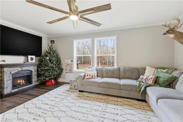 $700,000 | 1071 Pineknoll Drive, Yadkinville, NC 27055