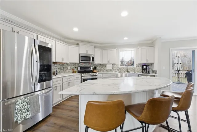 $700,000 | 1071 Pineknoll Drive, Yadkinville, NC 27055