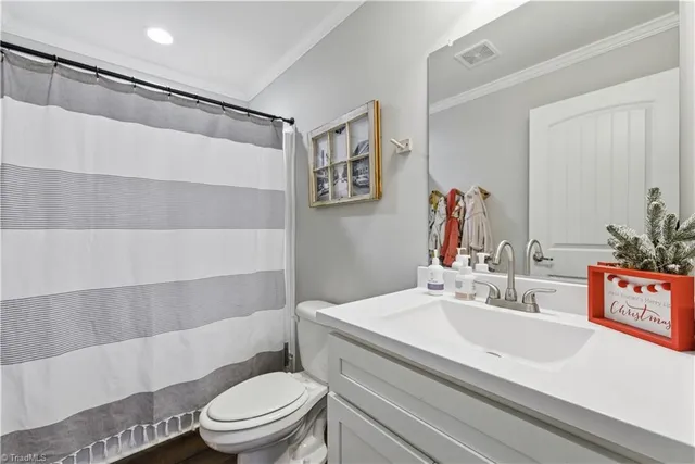 $700,000 | 1071 Pineknoll Drive, Yadkinville, NC 27055