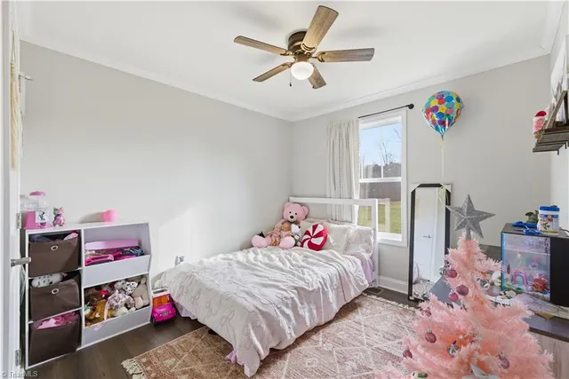 $700,000 | 1071 Pineknoll Drive, Yadkinville, NC 27055