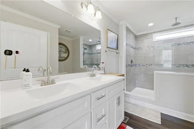 $700,000 | 1071 Pineknoll Drive, Yadkinville, NC 27055