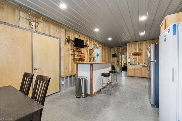 $700,000 | 1071 Pineknoll Drive, Yadkinville, NC 27055