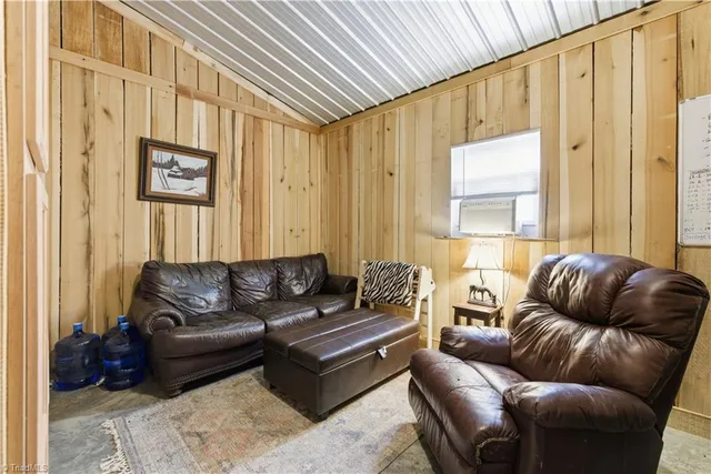 $700,000 | 1071 Pineknoll Drive, Yadkinville, NC 27055