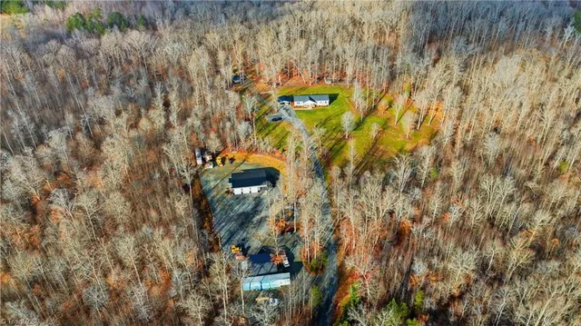 $700,000 | 1071 Pineknoll Drive, Yadkinville, NC 27055