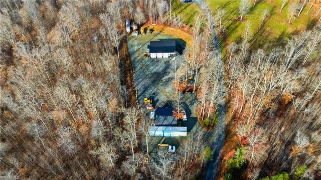 $700,000 | 1071 Pineknoll Drive, Yadkinville, NC 27055
