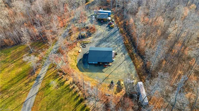 $700,000 | 1071 Pineknoll Drive, Yadkinville, NC 27055