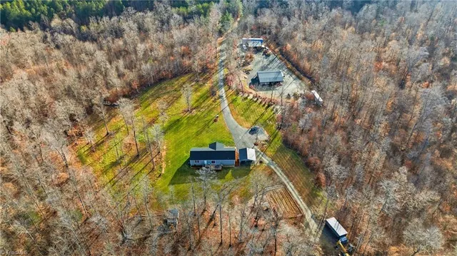 $700,000 | 1071 Pineknoll Drive, Yadkinville, NC 27055