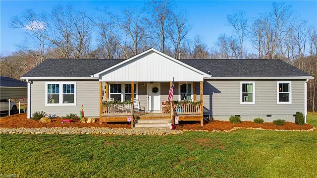 $700,000 | 1071 Pineknoll Drive, Yadkinville, NC 27055