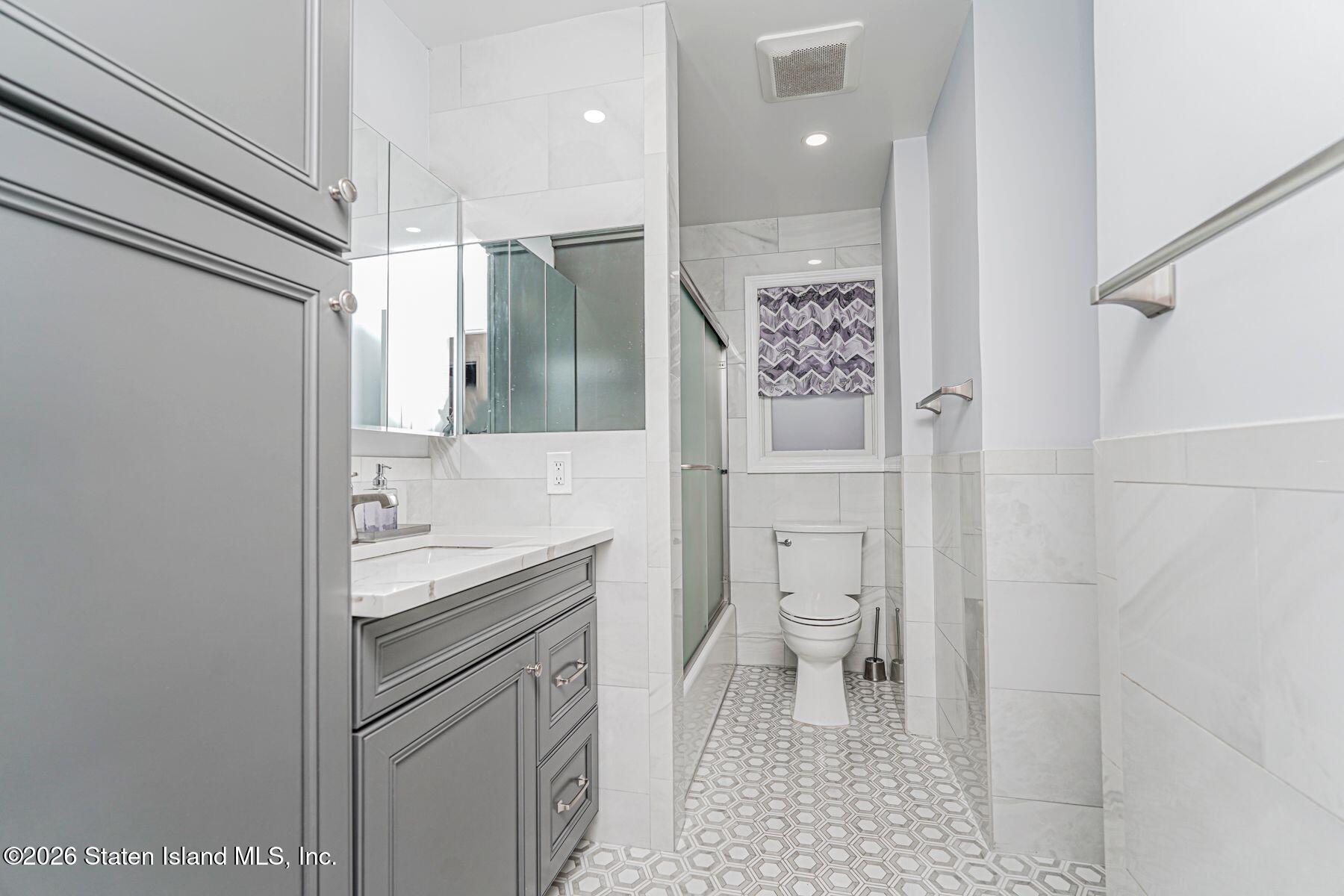 33 Figurea Avenue Staten Island, NY 10312 - Photo 13 of 28 IMG_9318