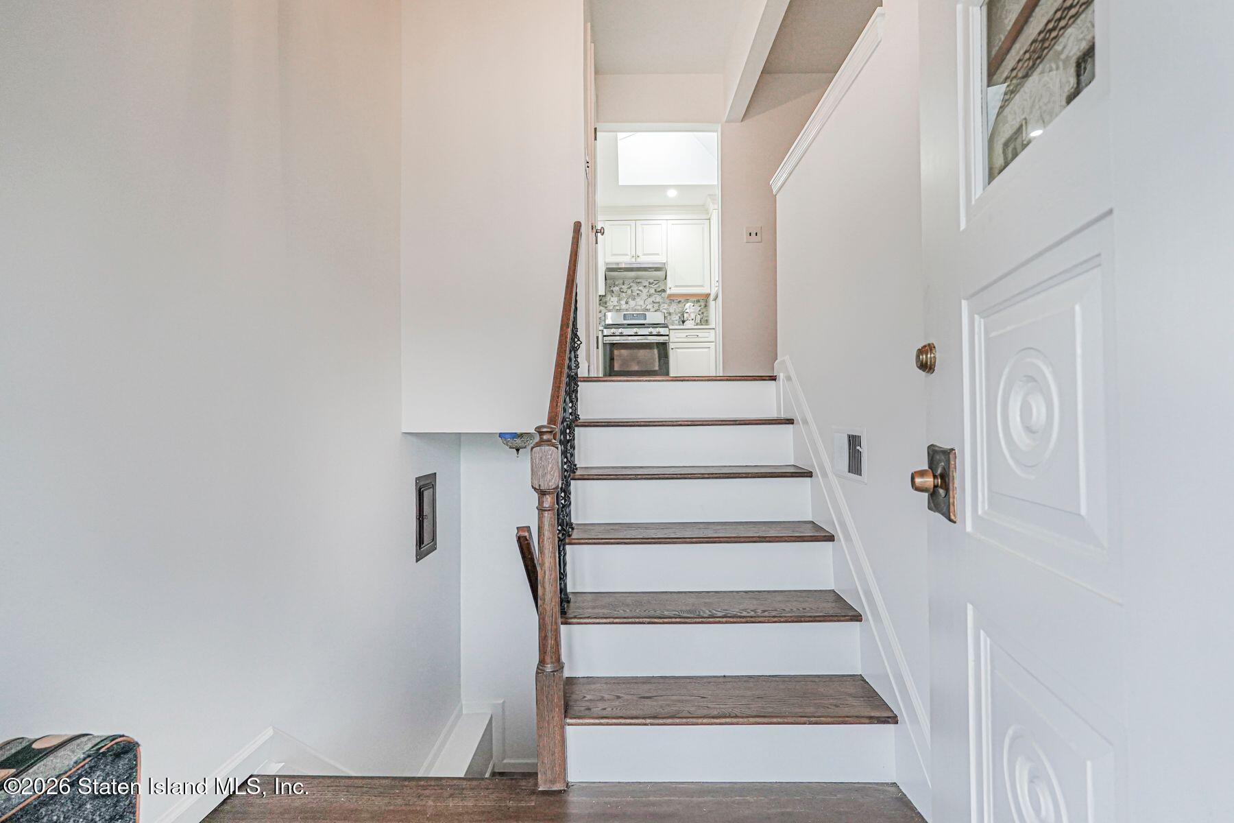 33 Figurea Avenue Staten Island, NY 10312 - Photo 3 of 28 IMG_9308