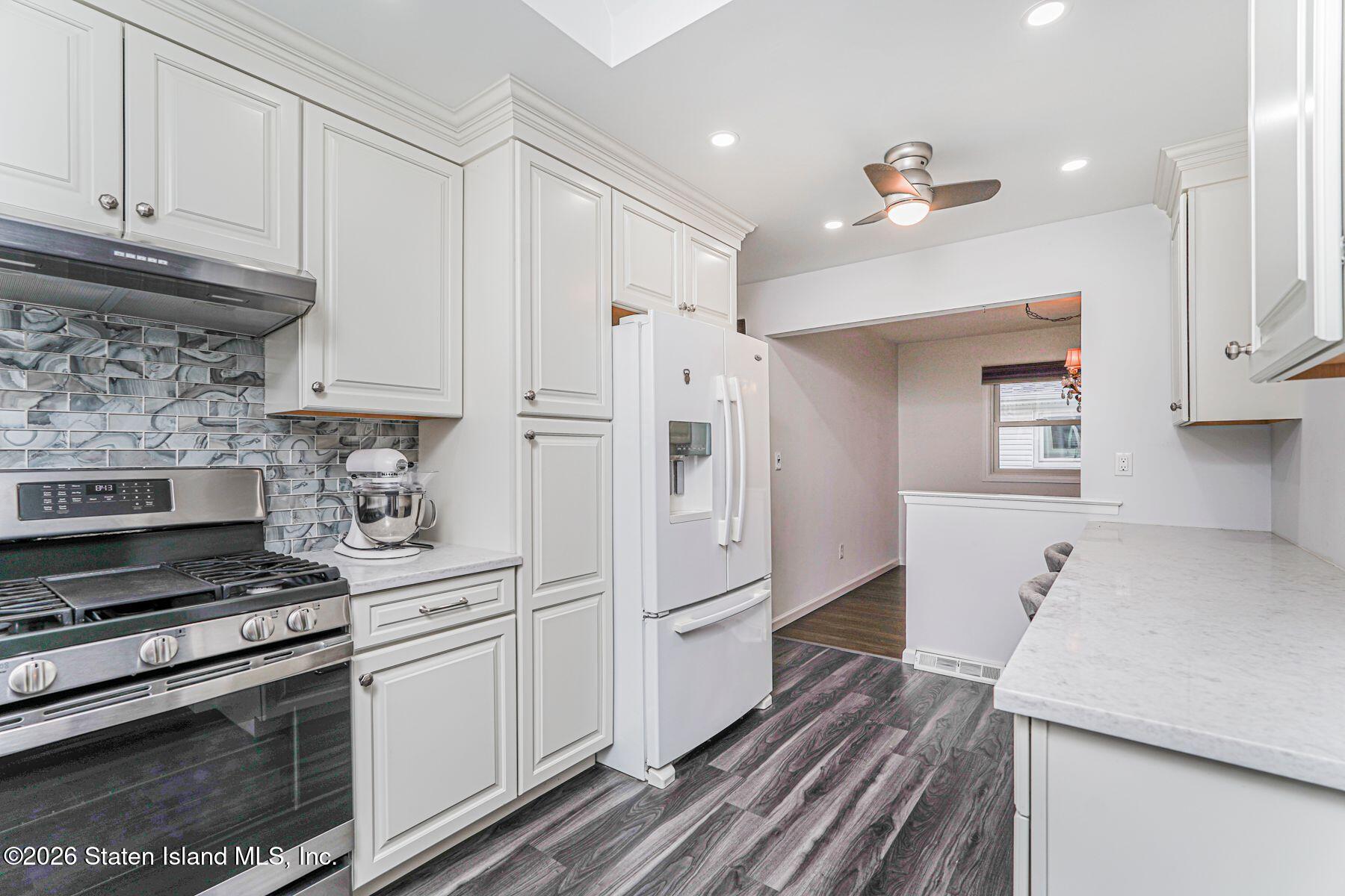 33 Figurea Avenue Staten Island, NY 10312 - Photo 5 of 28 IMG_9310