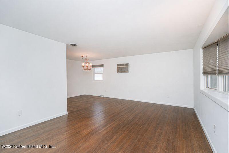 33 Figurea Avenue Staten Island, NY 10312 - Photo 9 of 28 IMG_9314