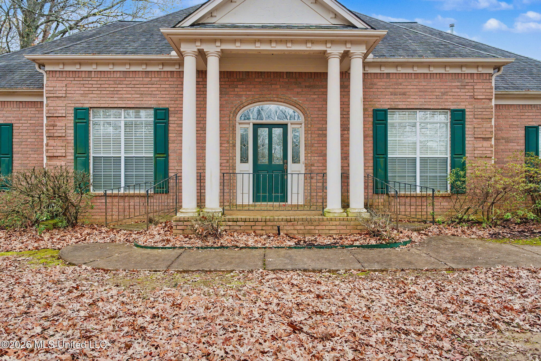 655 Long Street Southaven, MS 38672 - Photo 3 of 41 Front Door