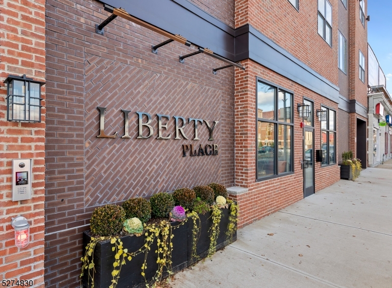 660 Bloomfield Ave Unit 306