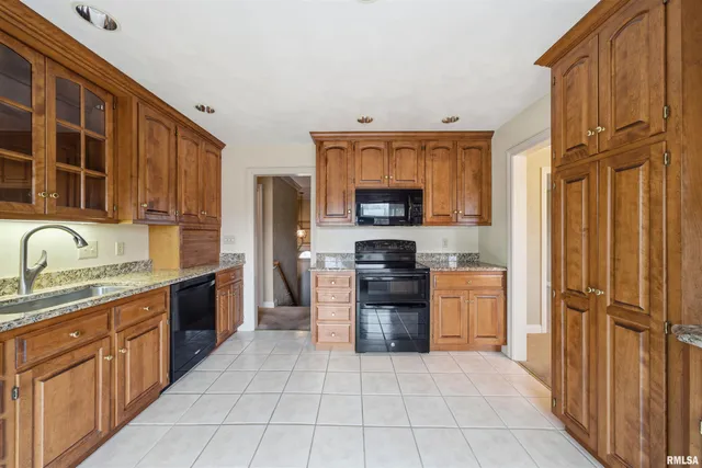 $217,000 | 2003 Highwood Avenue, Pekin, IL 61554