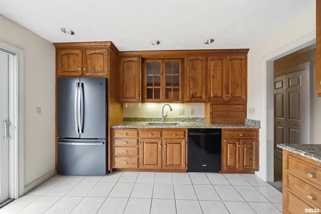 $217,000 | 2003 Highwood Avenue, Pekin, IL 61554