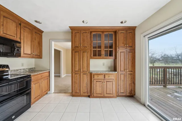 $217,000 | 2003 Highwood Avenue, Pekin, IL 61554