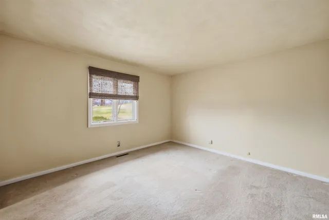 $217,000 | 2003 Highwood Avenue, Pekin, IL 61554