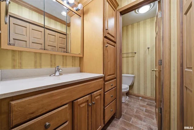 $217,000 | 2003 Highwood Avenue, Pekin, IL 61554