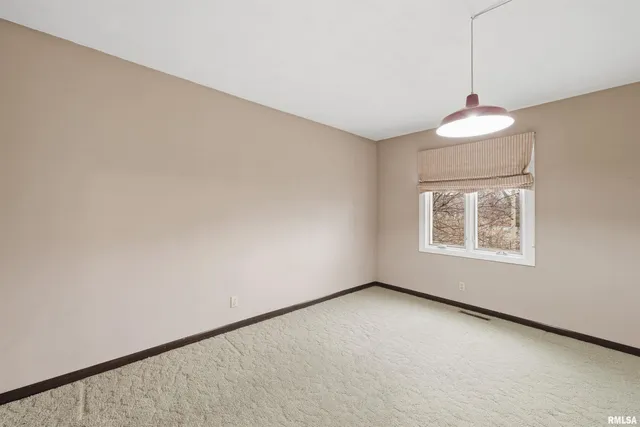 $217,000 | 2003 Highwood Avenue, Pekin, IL 61554